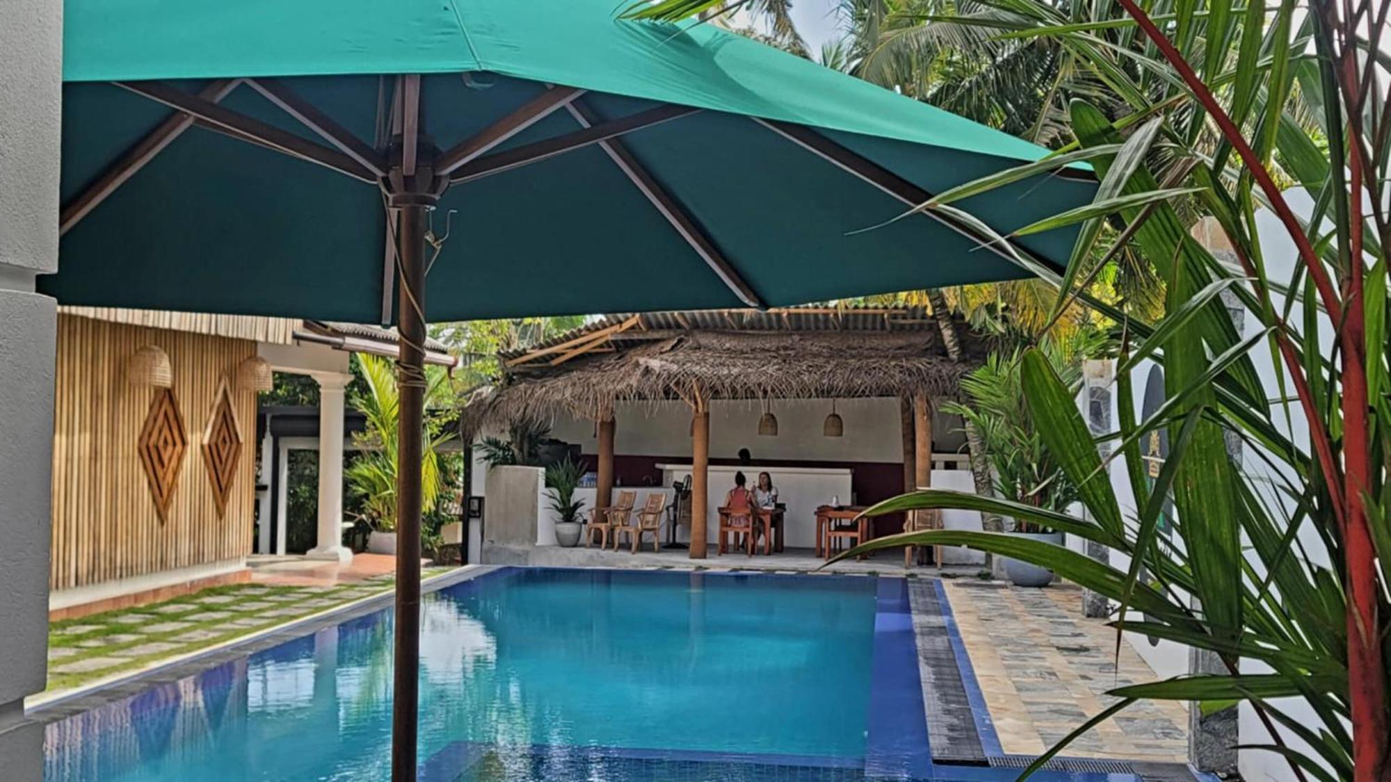 Crown Breeze Hotel Ahangama Exterior photo